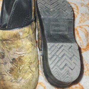 Sanita Danish Clogs Leaves Nurse Shoes Size 9